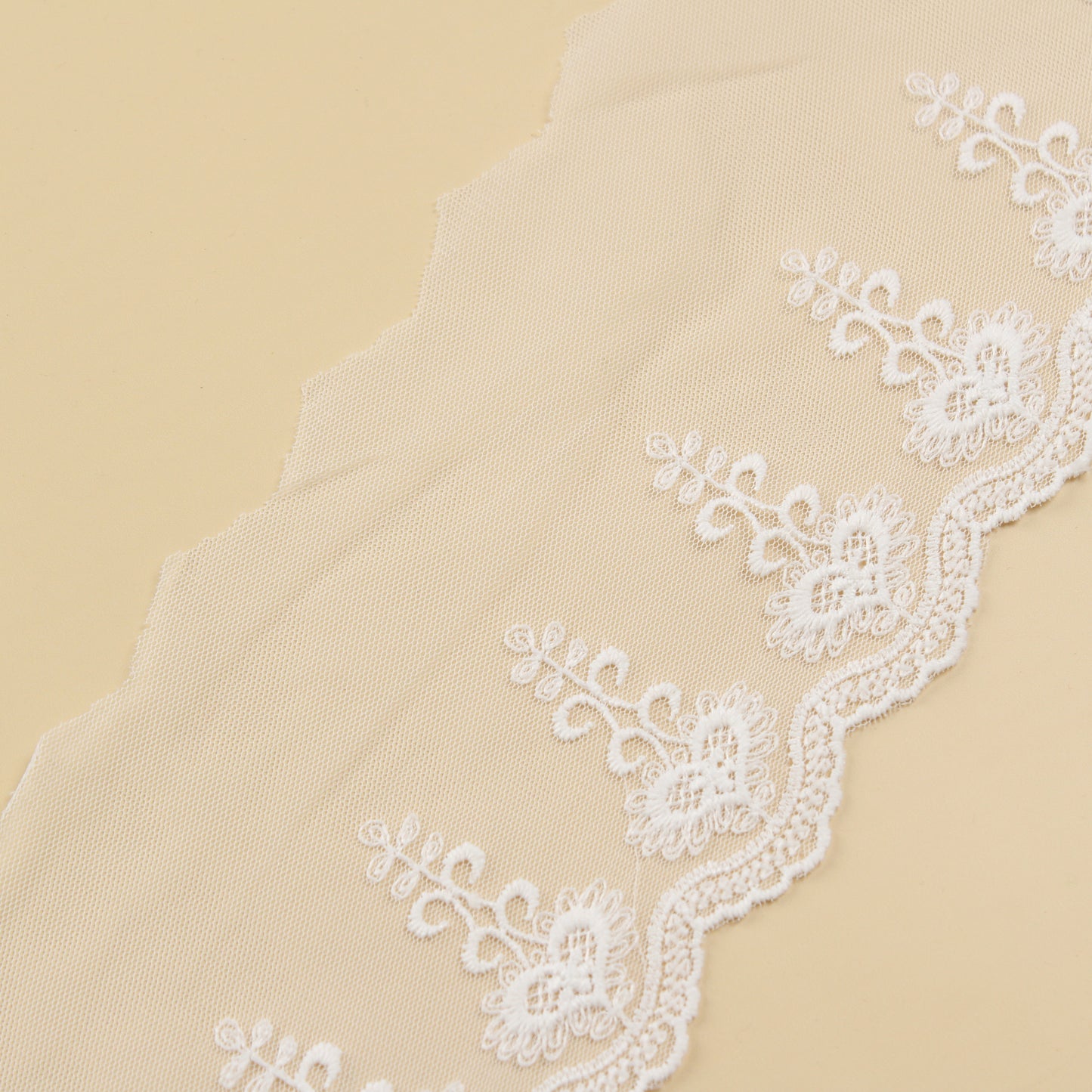 White Scalloped GPO Lace Trim (5 Mtrs)