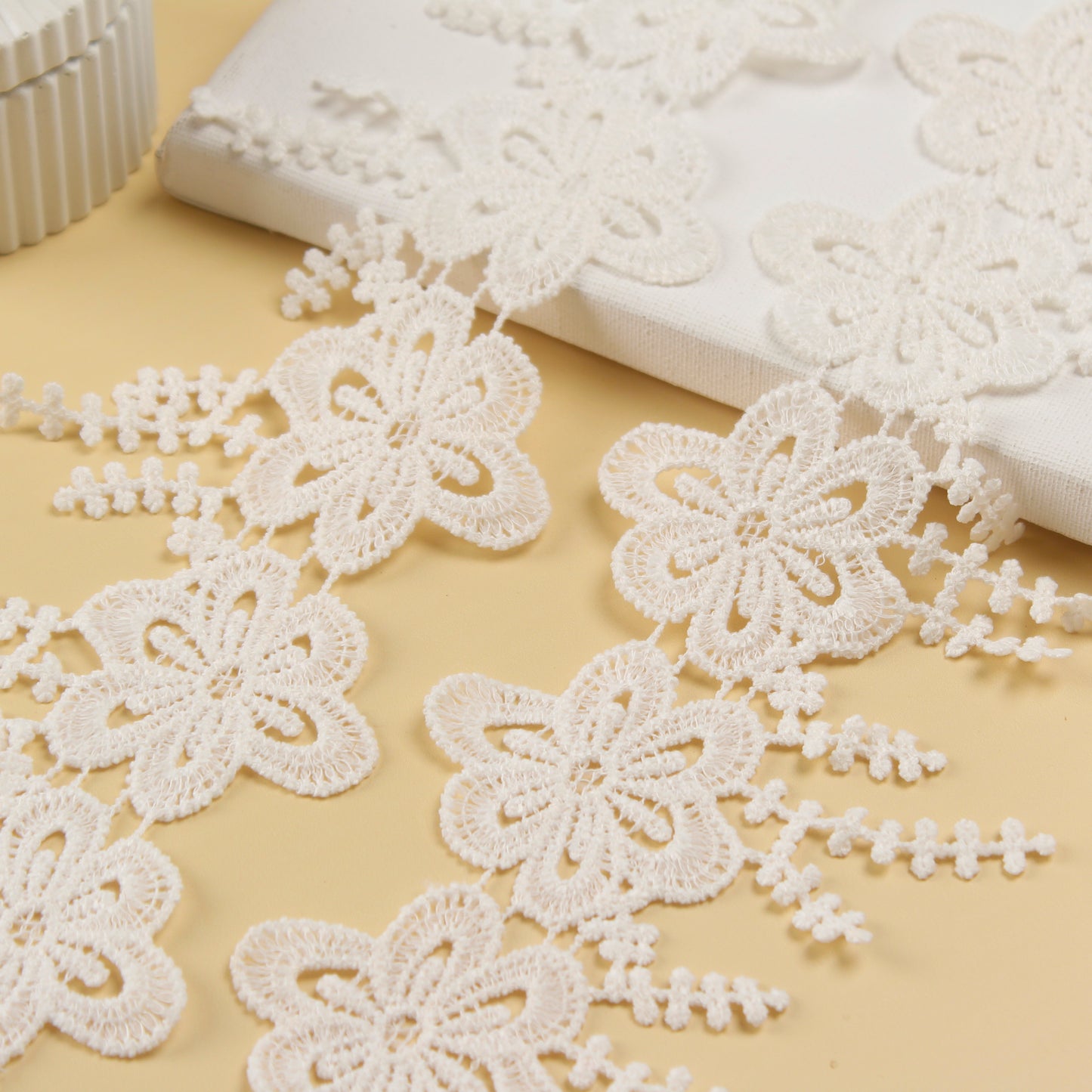 White Scalloped Floral Crochet Lace Trim (3 Mtrs)